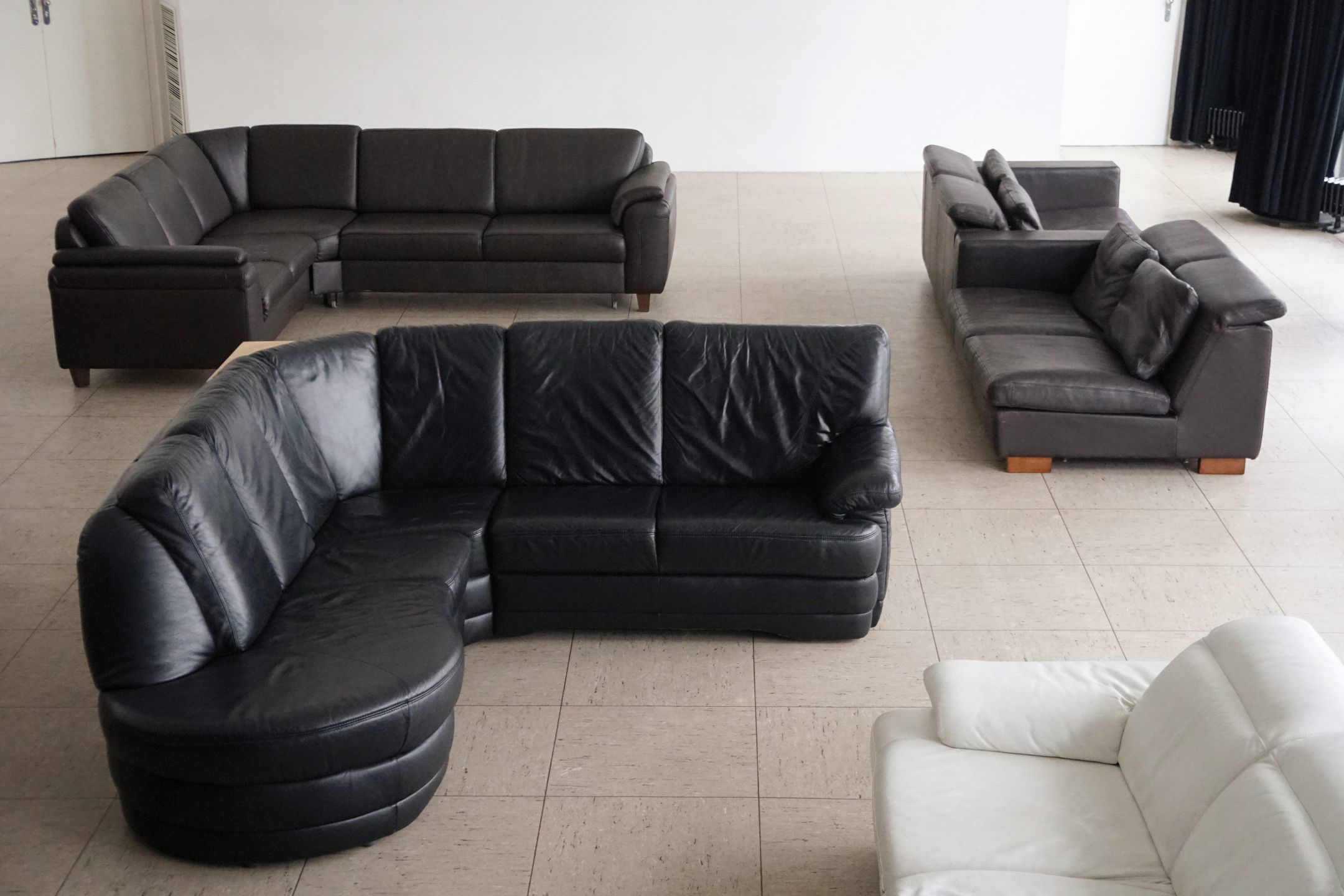 *Arrangement*, used/leather/nonsmoker-household/corner-sofas for the *Poem Automaton*, 2018