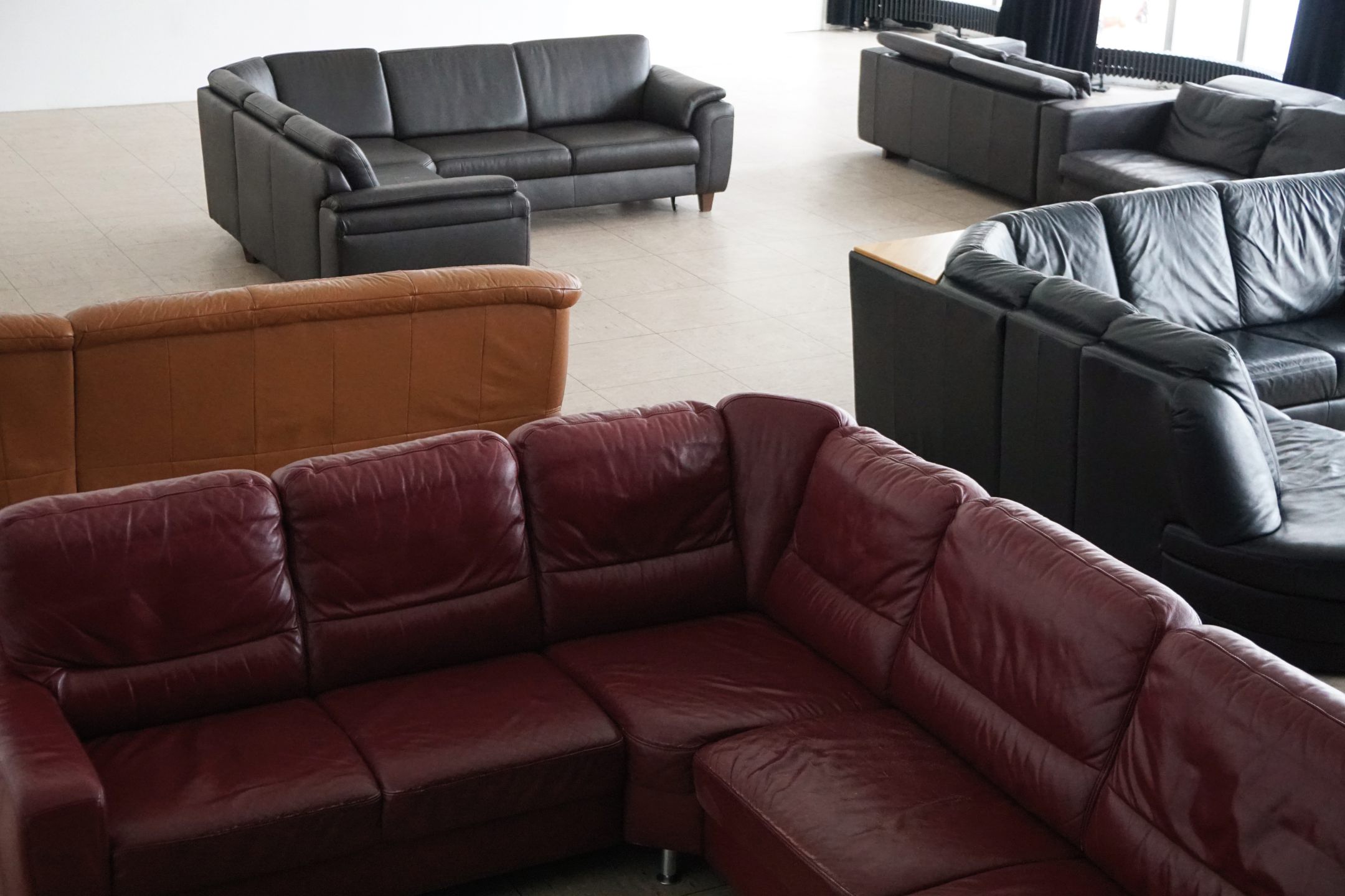 *Arrangement*, used/leather/nonsmoker-household/corner-sofas for the *Poem Automaton*, 2018