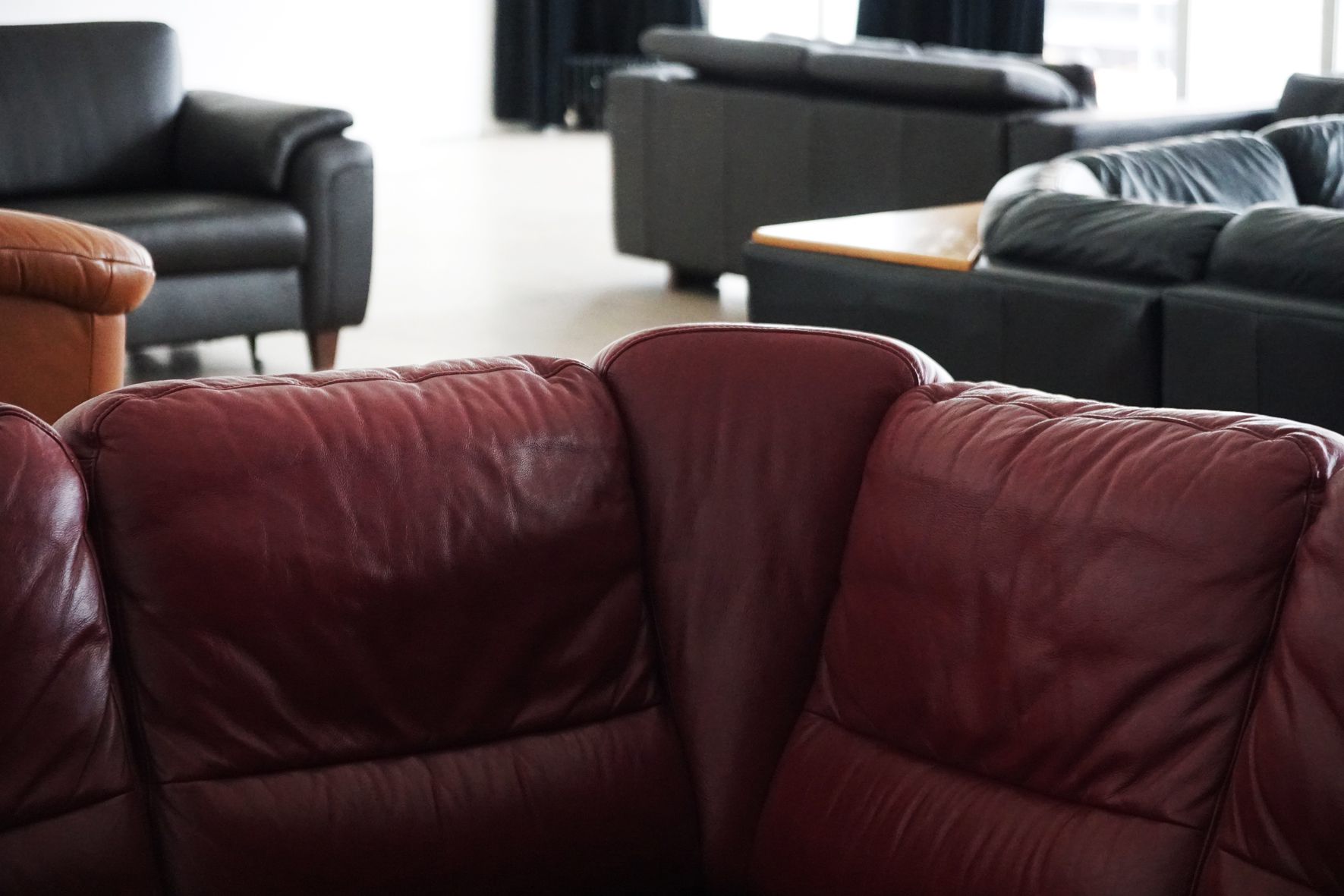 *Arrangement*, used/leather/nonsmoker-household/corner-sofas for the *Poem Automaton*, 2018