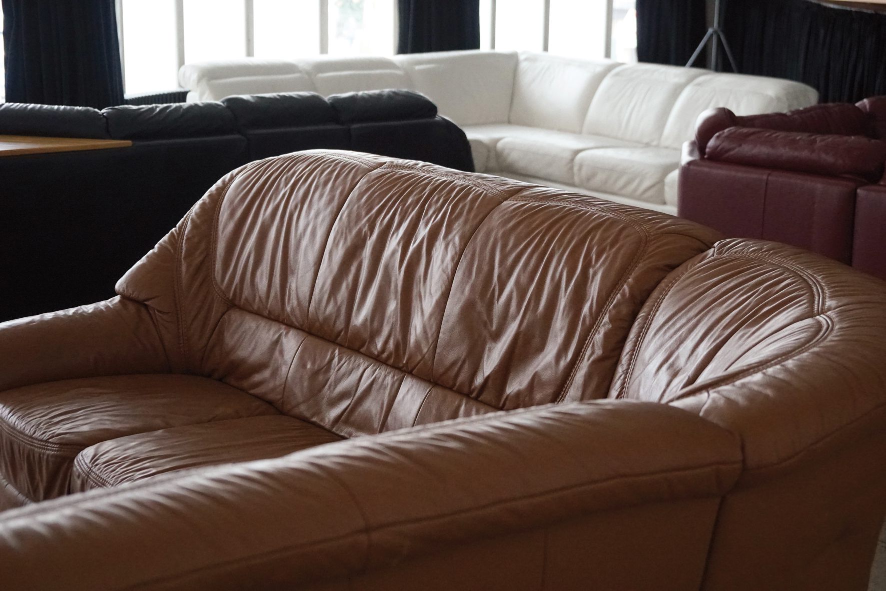 *Arrangement*, used/leather/nonsmoker-household/corner-sofas for the *Poem Automaton*, 2018